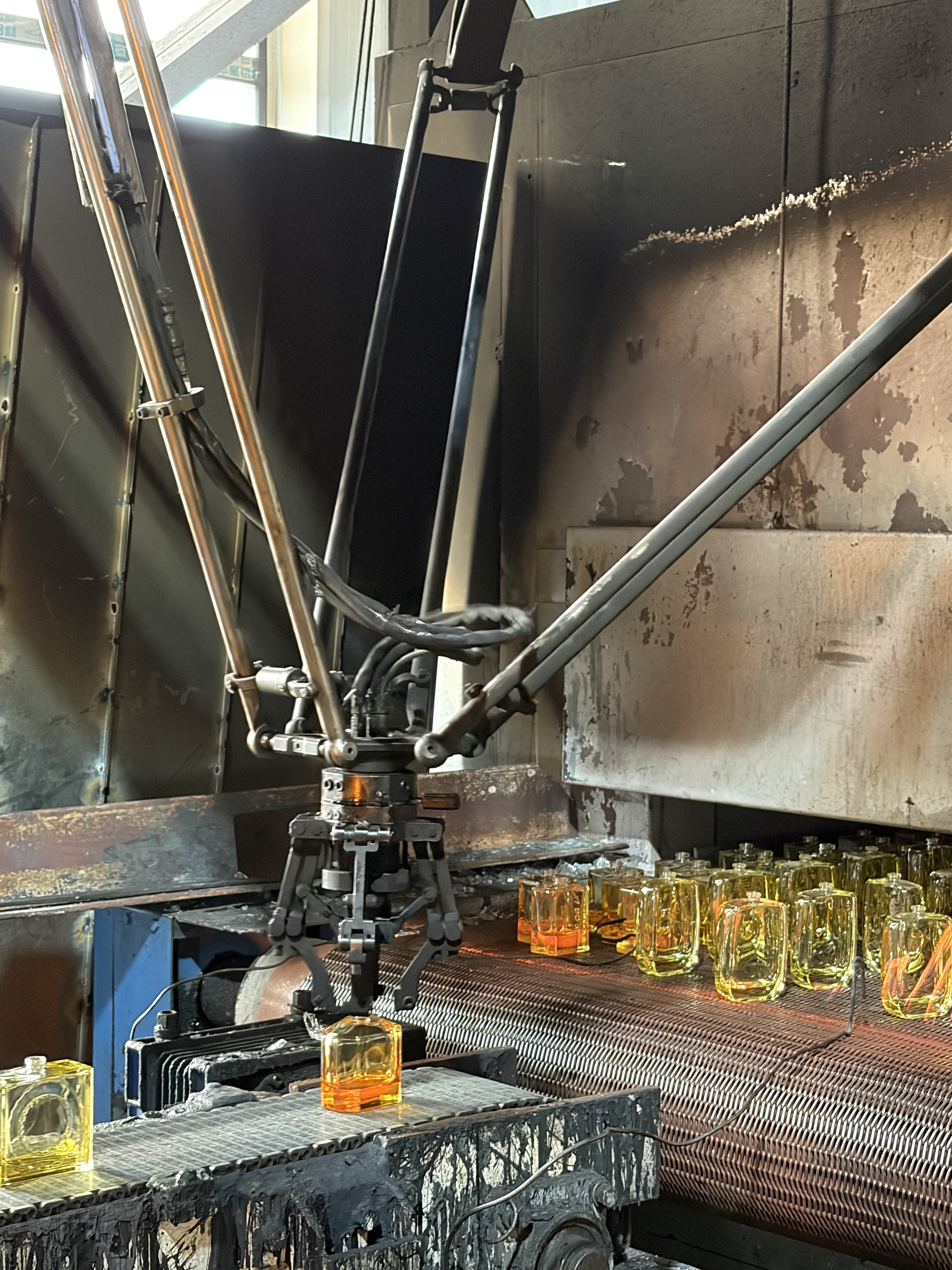 Chinese fragrance glass packaging supplier production line