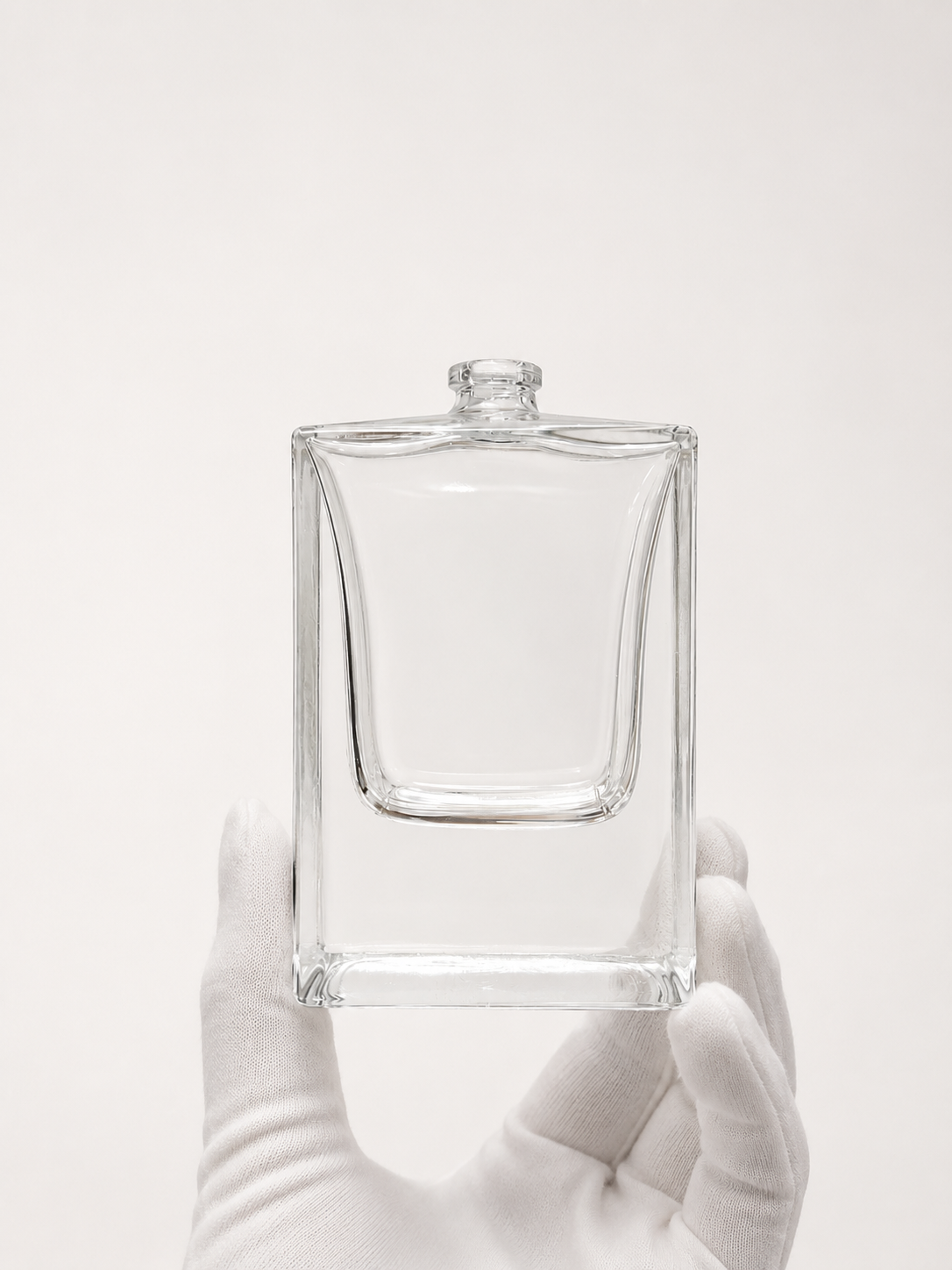 High-transparency glass perfume bottle