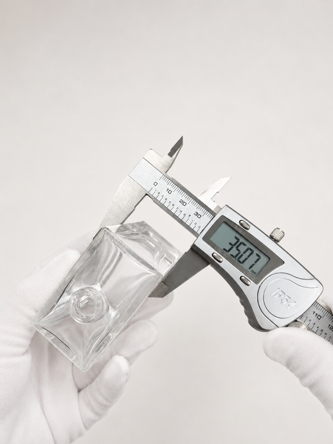 Fragrance glass packaging dimensional accuracy measurement